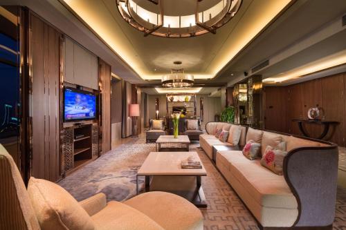 Televisyen dan/atau pusat hiburan di Hilton Urumqi