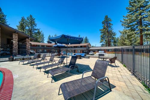 Kolam renang di atau dekat dengan Blue Jay Lodge