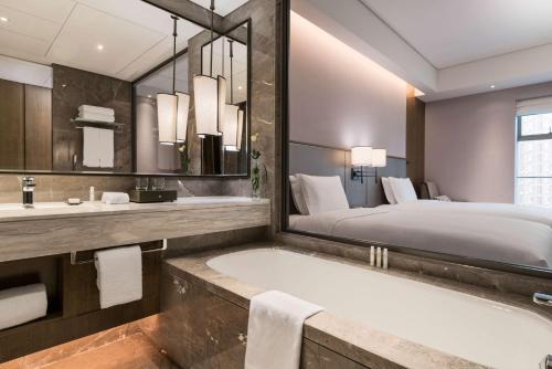 DoubleTree by Hilton Hotel Shiyanにあるベッド