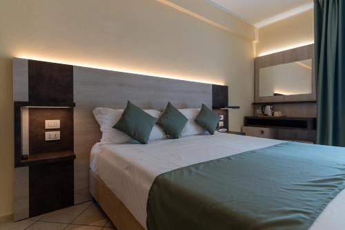 a bedroom with a large bed in a room at Villa Cesi Resort & Spa in Impruneta