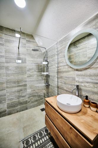 a bathroom with a sink and a shower at MoMa Escape in Borje