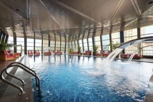 Piscine de l'établissement Hilton Beijing Wangfujing ou située à proximité