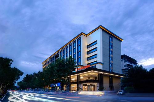 a building on the side of a street at Hilton Garden Inn Chengdu Kuanzhai Alley in Chengdu