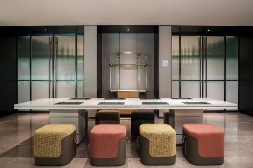 a room with a table and four stools at Hilton Garden Inn Chengdu Kuanzhai Alley in Chengdu
