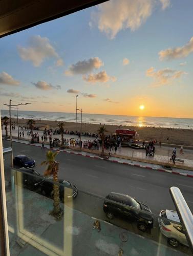 a view of a street with a view of the beach at Appartement mehdia en face de la plage in Kenitra