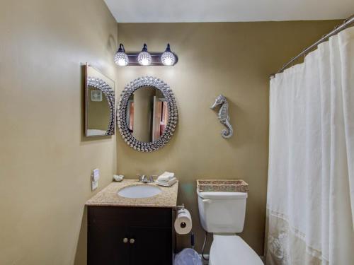 Koupelna v ubytování Gulf Shores Plantation 1105 by Vacation Homes Collection