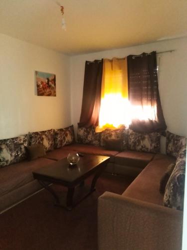 a living room with a couch and a table at Appartement sur la route de la plage de Achakar in Tangier