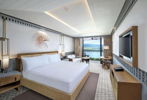 Postel nebo postele na pokoji v ubytování DoubleTree by Hilton Goa - Panaji