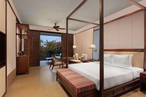 Postel nebo postele na pokoji v ubytování Hilton Goa Resort Candolim