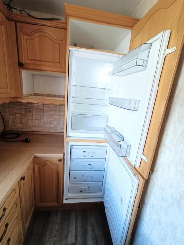 Η κουζίνα ή μικρή κουζίνα στο FMI13Furnished Accommodation