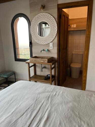 Llit o llits en una habitació de El castillo de la Mora