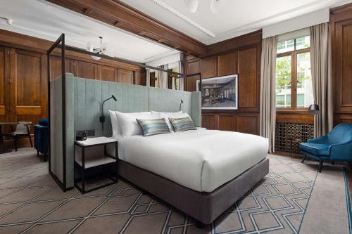 Hilton Melbourne Little Queen Street Image