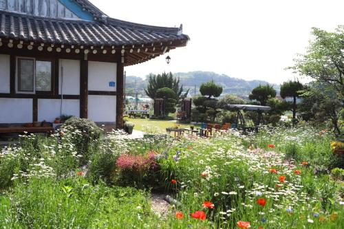 Gallery image of Damyang Flower & Hanok in Damyang