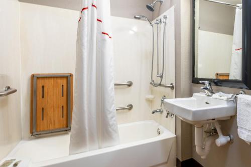 Red Roof Inn PLUS+ Nashville Airport Image