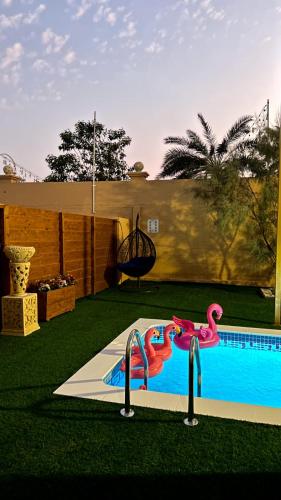 a small swimming pool with aitatingfficientfficientfficientfficientfficientfficientfficient at Cielo Beach Resort in Al Qaryah