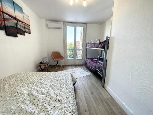 Ένα ή περισσότερα κρεβάτια σε δωμάτιο στο Maison Vue Pyrénées Centre ville