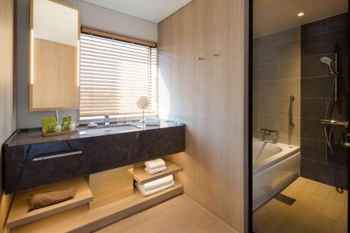 Salle de bains dans l'établissement Hilton Nagasaki