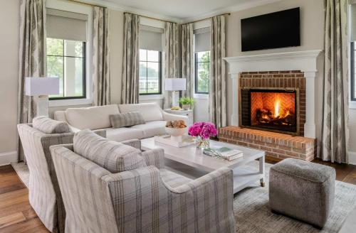 a living room with a couch and a fireplace at The Oaks Waterfront Hotel in Saint Michaels