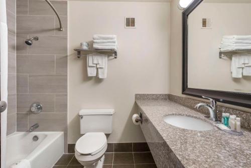 Ένα μπάνιο στο Quality Inn Alamosa