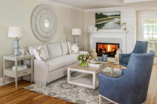 a living room with a couch and a fireplace at The Oaks Waterfront Hotel in Saint Michaels