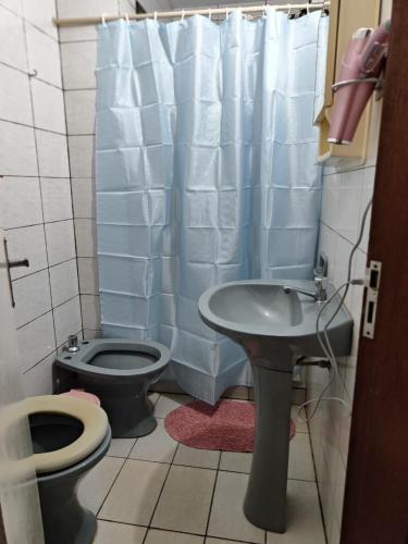 Un baño de HOSPEDAJE SENDEROS CATARATAS