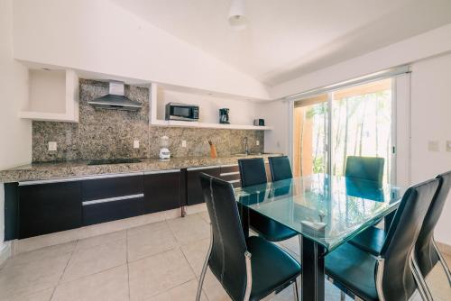 Kuchyň nebo kuchyňský kout v ubytování Hotel Ixzi Plus