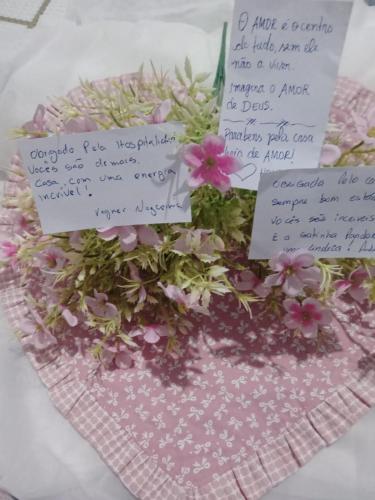 a bouquet of flowers and signs on a table at Harmonia Haus in Blumenau