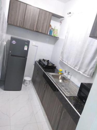 Grey Pearl Apartments Where Raha is Also Our Priorityにあるキッチンまたは簡易キッチン