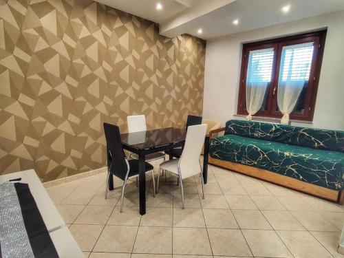 a living room with a table and chairs and a couch at Villetta di Anastasia 2 tropea in Filandari
