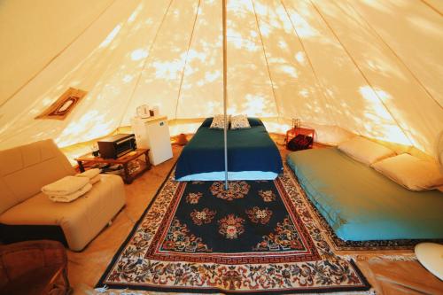 a room with two beds in a tent at Colorado Glamping in Montevideo