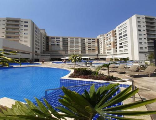 a large swimming pool in front of some buildings at HOTELParque Veredas flat 327 VISTA PARA PISCINA ASCESSO AO RIO AO LADO DO HOT PARK FABULOSO in Rio Quente