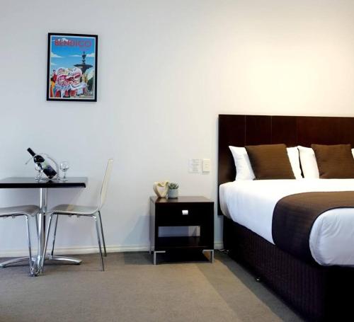 Postel nebo postele na pokoji v ubytování Golden Reef Motor Inn