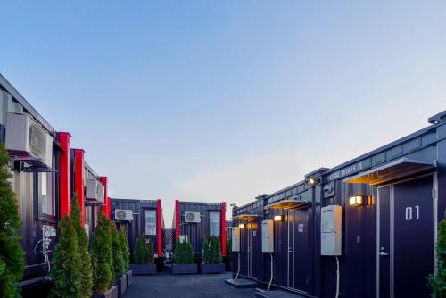 真岡市にあるHOTEL R9 The Yard Mokakumakuraの開口部建築