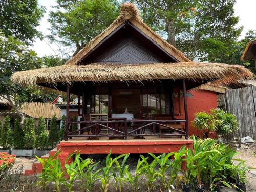 a small hut with a thatched roof at Palm Leaf Resort Koh Tao in Koh Tao