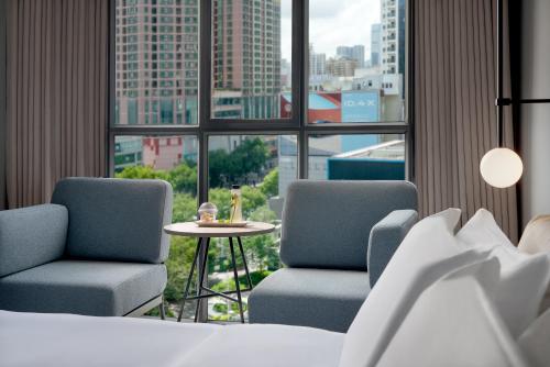 Un lugar para sentarse en CYBO Station SSAW Shangpin Hotel Luohu Shenzhen