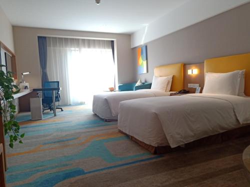 a hotel room with two beds and a window at Holiday Inn Express Xi'an Qujiang South by IHG in Xi'an