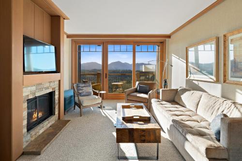 a living room with a couch and a fireplace at THE BEST at SUNCADIA LODGE - EXECUTIVE RIVER VIEW SUITE in Cle Elum