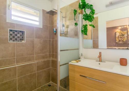 Kylpyhuone majoituspaikassa Kajoane's villa