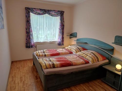 Säng eller sängar i ett rum på Ferienhaus Schöller