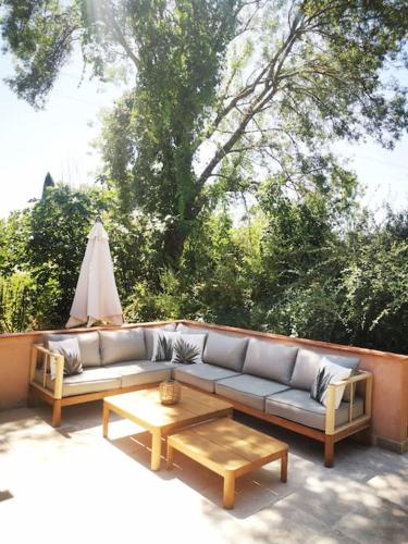 Photo de la galerie de l'établissement Villa provençale, piscine et jacuzzi privés., au Luc