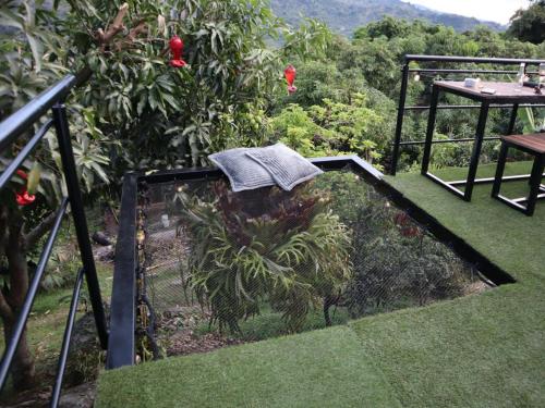 Jardín al aire libre en Glamping Entre Rocas Tena