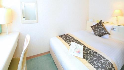 a hotel room with a bed and a mirror at Hotel Chatelet Inn Kyoto in Kyoto
