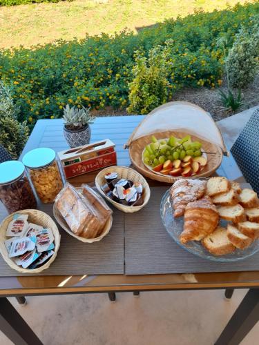 a picnic table with bread and other foods on it at B&B MARRELLA in Capilungo
