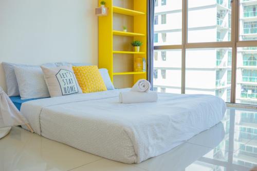 Ένα ή περισσότερα κρεβάτια σε δωμάτιο στο Mount Austin IKEA, AEON 10mins -Pool View- C115