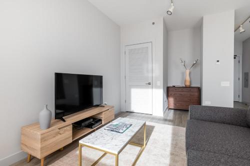 芝加哥Loop 1BR w Fitness center nr W Loop the L CHI-194的相册照片