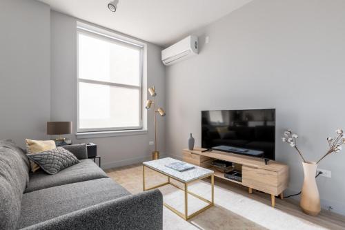 芝加哥Loop 1BR w Fitness center nr W Loop the L CHI-194的相册照片