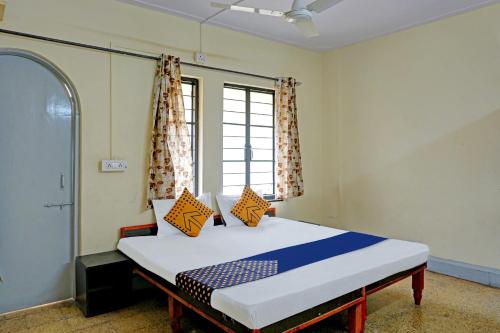 a bedroom with a large bed with a window at SPOT ON Hotel Prakash Residency, Near Hanuman Gym Ajmera Colony, Pimpri in Chinchwad