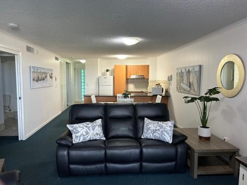 Posezení v ubytování Prime Position – Dream Holiday Unit in Caloundra!!