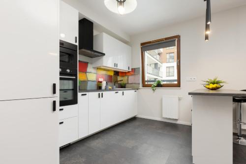 Foto Warsaw City Center Apartment Grzybowska 85 with Parking by Noclegi Renters 3