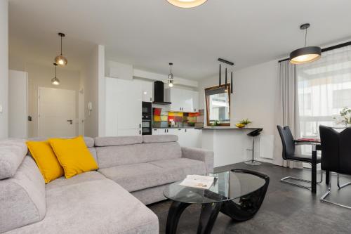 Foto Warsaw City Center Apartment Grzybowska 85 with Parking by Noclegi Renters 4